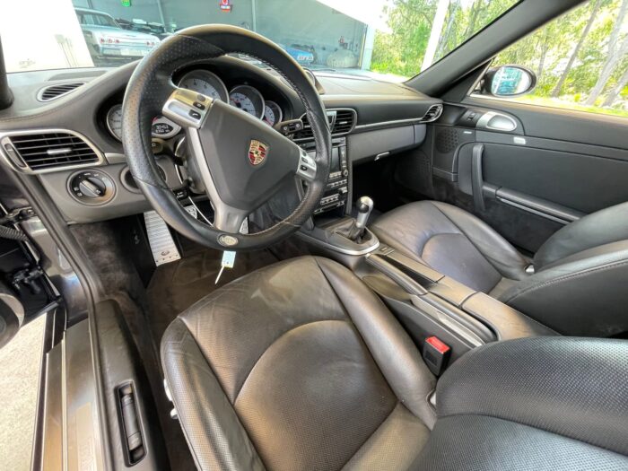 2009 Porsche interior view